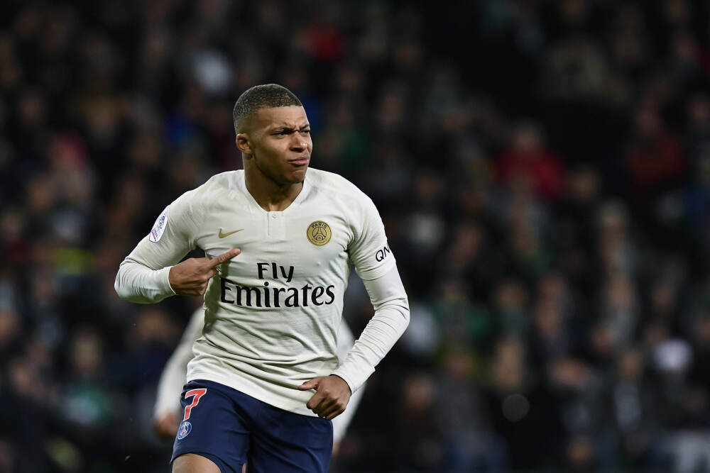 香港为殉职消防员何伟豪举行最高荣誉丧礼